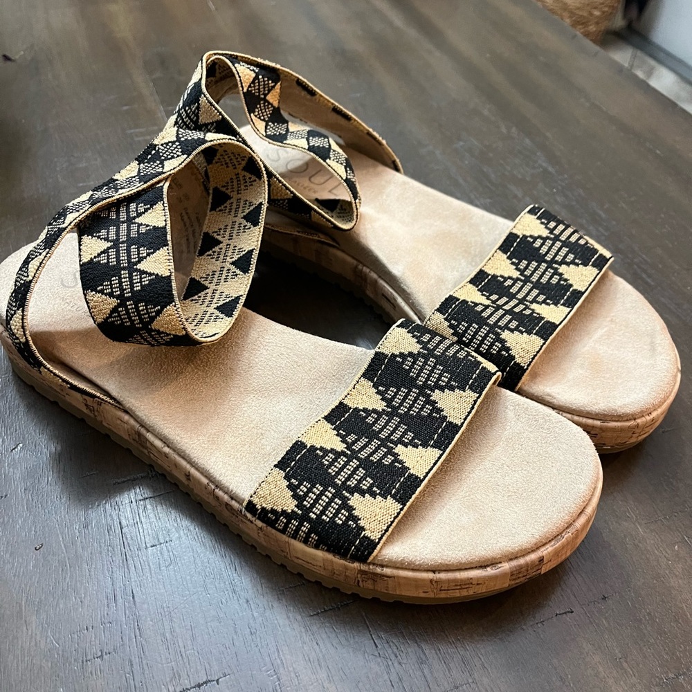 Women’s Size 8 Espadrilles elasticized strap sandals
